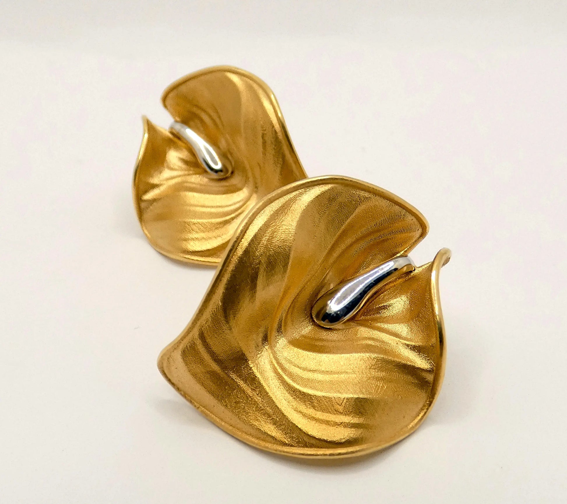 Elegant Calla Gold Earrings in 14k or 18k gold, featuring leaf-inspired two-tone design, 33mm long and 26mm wide, crafted in Italy. Available with or without diamonds.